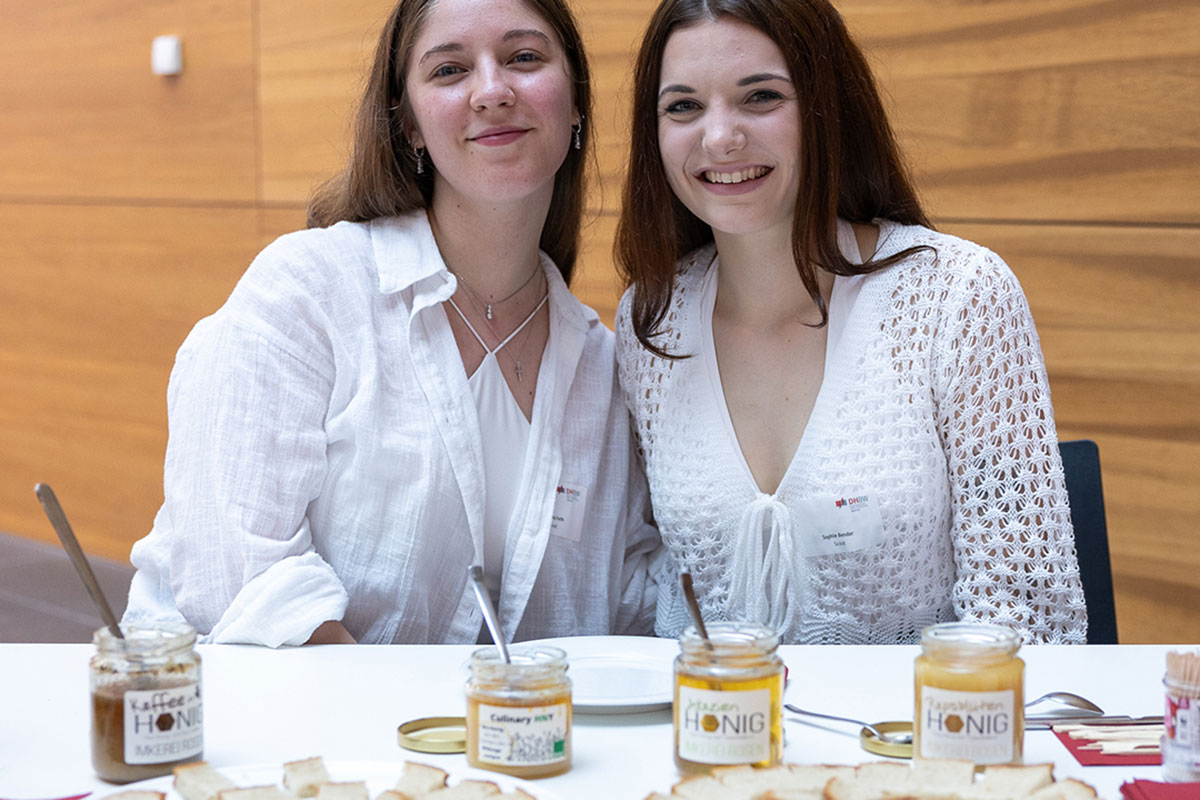 Das neueste kulinarische Produkt der DHBW Heilbronn: der Culinary Honey  von unseren eigenen Bienen auf dem Dach der DHBW. 