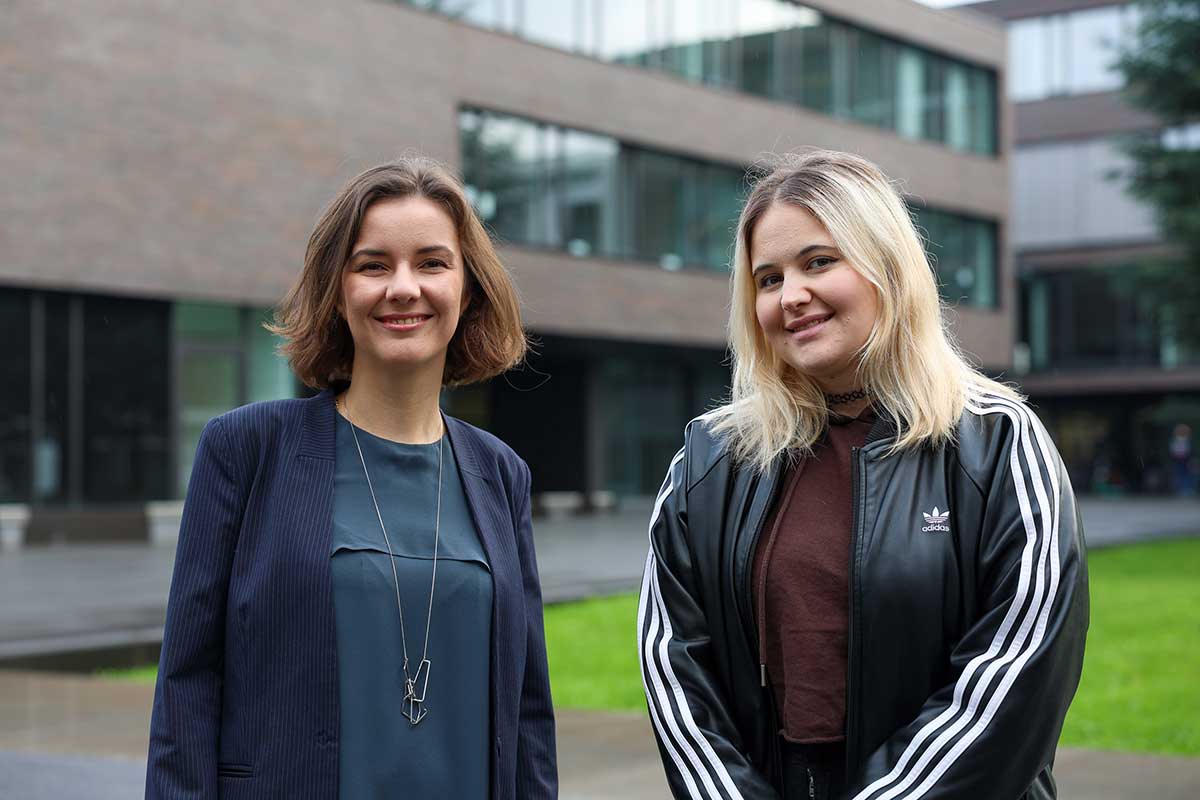 Prof. Dr. Alina von der Trenck und Studentin Helena Landeck