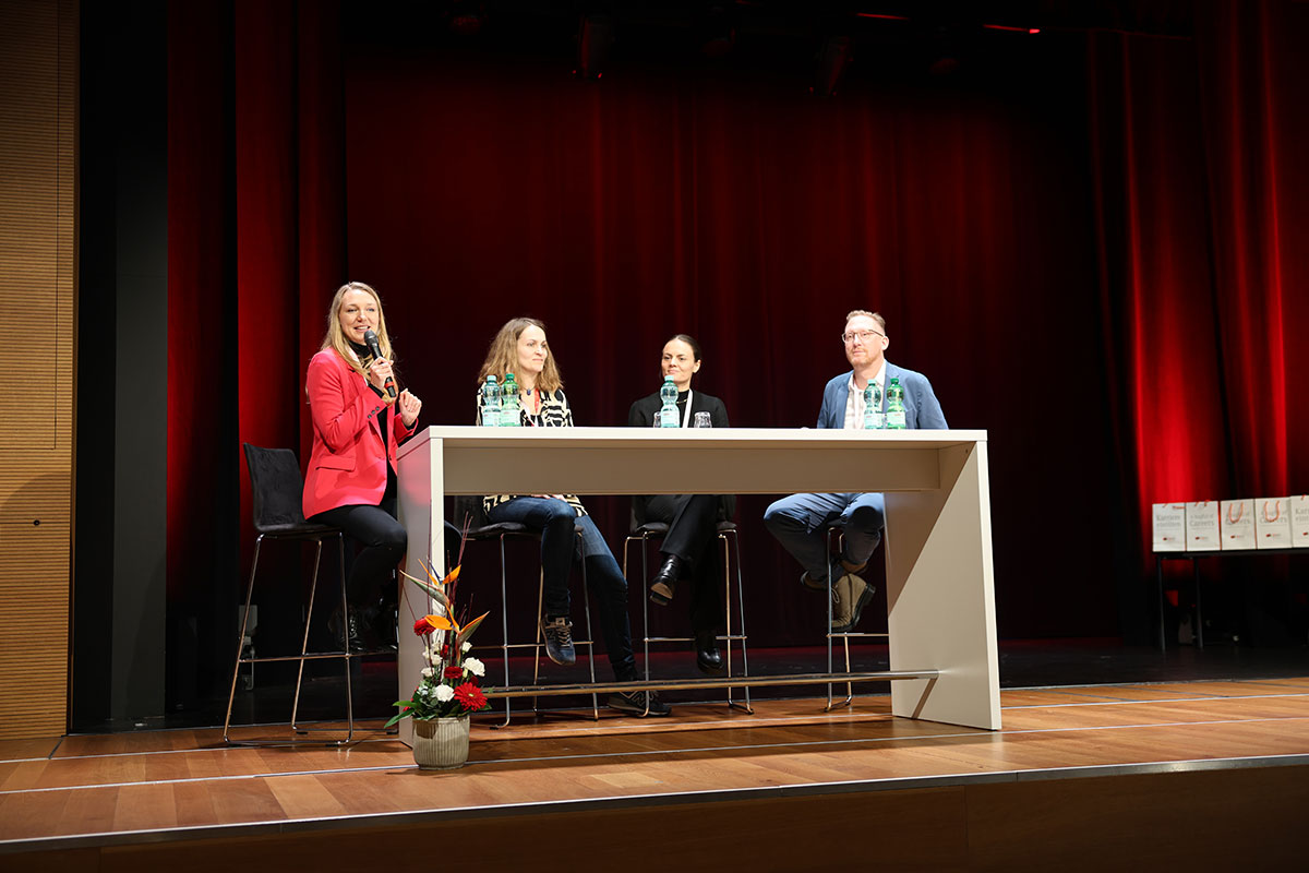 Fishbowl Runde zum Thema Gastronomie und Personalisierte Ernährung unter der Leitung von Stefanie Kratzenstein, Katharina Blöcher, Claudia Hilti und Kaspar Althaus (v.l.n.r.) 