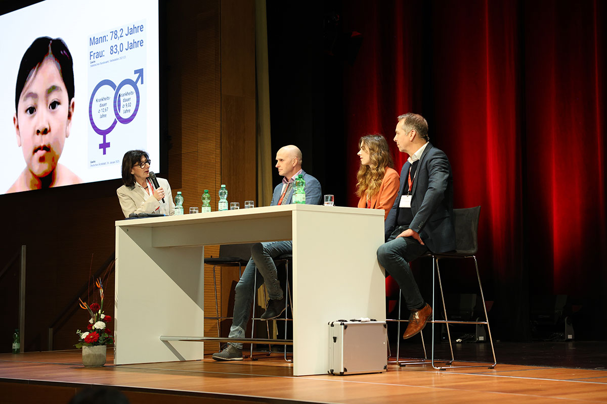 Kann Ernährung auf die Longevity einzahlen? Expertentalk mit Prof. Dr. Katja Lotz, Linkfluencer Dr. Stephan Barth, Ann-Kathrin Bächle von Foodpunk und Agrarbiologe Prof. Dr. Friedrich Longin von der Universität Hohenheim 